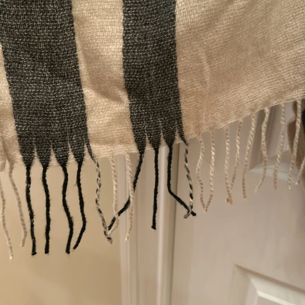 Banana Republic Cashmere Blend Erin Plaid Neutral Wrap Scarf Fringed Cozy OS